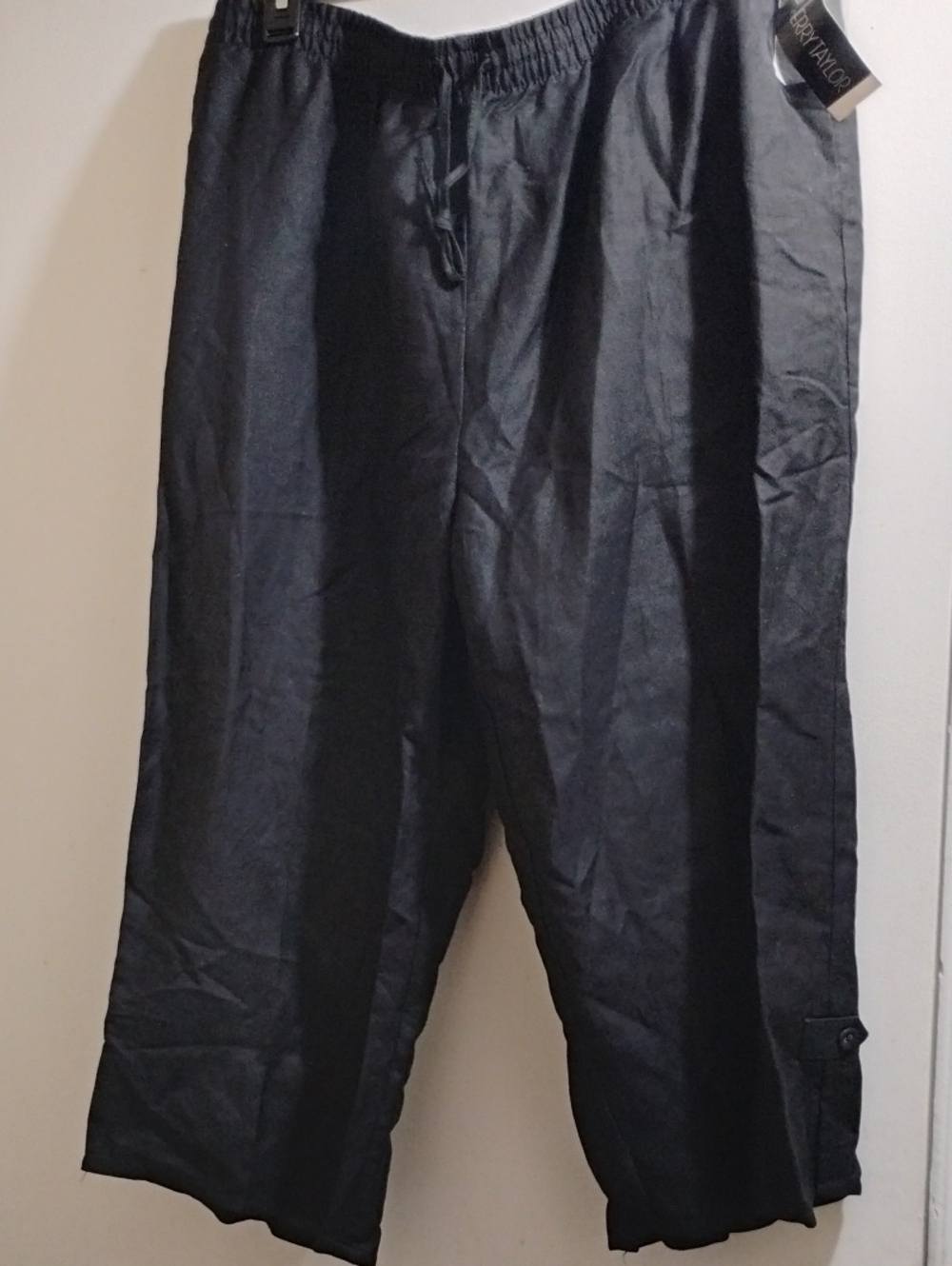Sherry Taylor Black Cropped Cargo Pants with Elastic Waist